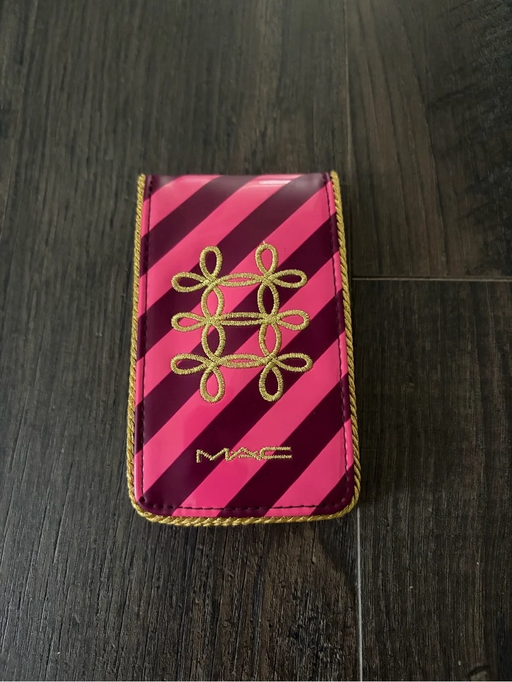 NEW MAC Mini Cosmetics case with 3 brushes